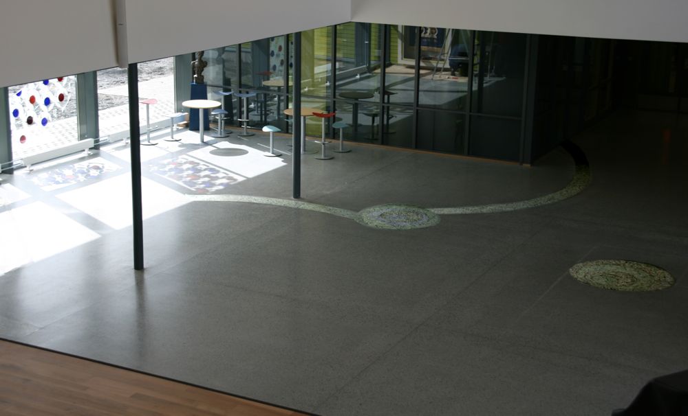 Byåsen school, assembly floor area: glass in concrete